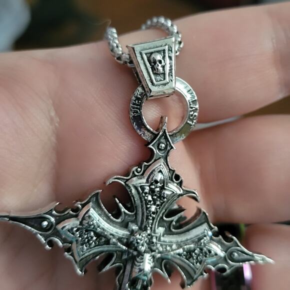 Gothic skeleton crucifix silver tone cross necklace - Picture 3 of 7